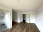 Wohnzimmer mit Schlafnische - Charmante Erdgeschosswohnung mit Terrasse und Gartenanteil