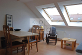 Kleine 2-Zimmer-Wohnung mit Dachterrasse und Einbauküche in Leipzig - Volkmarsdorf - Wohnzimmer eingerichtet