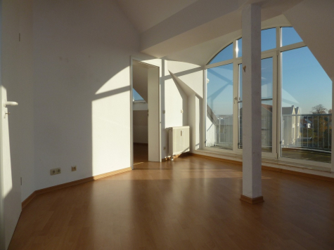 Sonnige 2-Zimmer-Wohnung mit Balkon und Einbauküche als Kapitalanlage, 04158 Leipzig, Dachgeschosswohnung