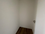Abstellraum - 2-Zimmer-Wohnung mit Laminat und Balkon im Neubau von 2022 in zentraler Lage