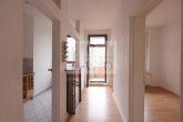 Flur - 3-Raum-Wohnung mit Laminat, Badewanne und Balkon in zentraler Lage am Zoo!