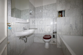 Badezimmer - 3-Raum-Wohnung mit Laminat, Badewanne und Balkon in zentraler Lage am Zoo!