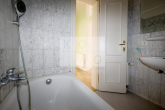 Badezimmer - 3-Raum-Wohnung mit Laminat, Badewanne und Balkon in zentraler Lage am Zoo!